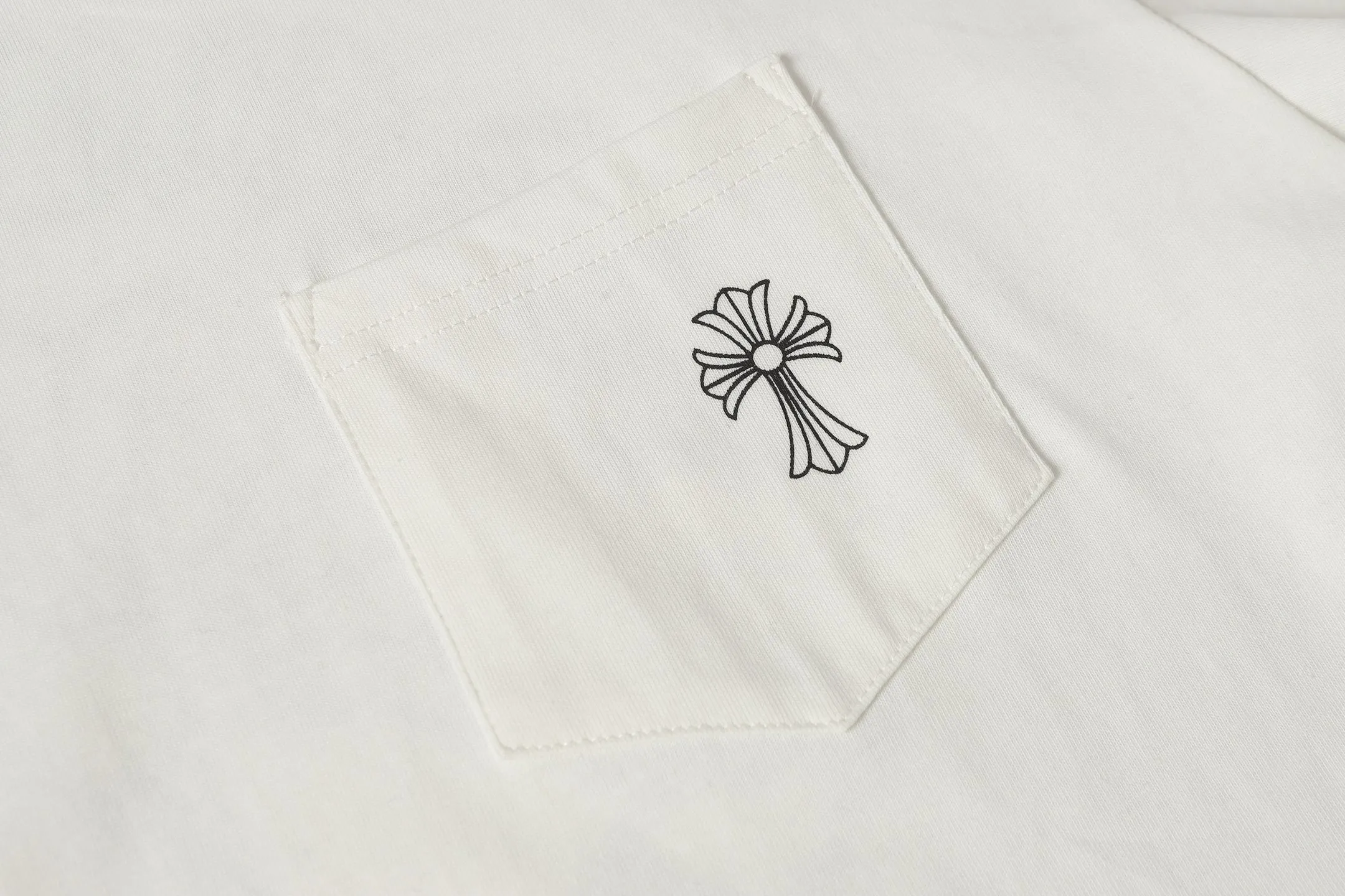 P150 -Chrome Hearts/Chrome Hearts Sanskrit cross letter printed short-sleeved T-shirt -High weight, high density and high quality. The wool is soft, delicate and skin-friendly. It feels soft and silky. It has excellent warmth and skin-friendly properties.